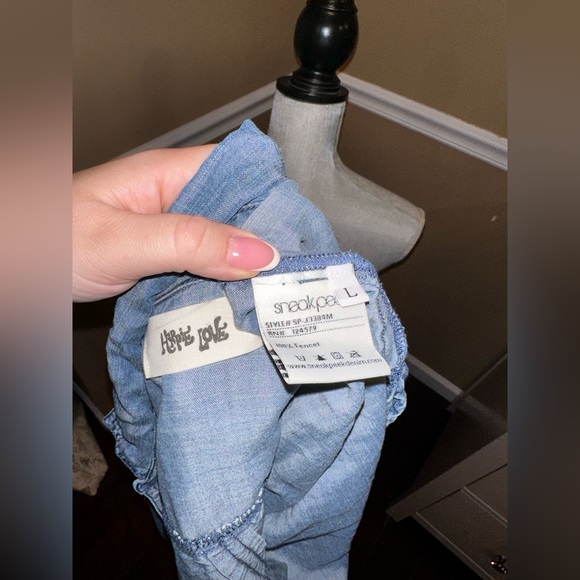 Sorry for the wrinkles but great condition jeans shirt - Picture 3 of 3